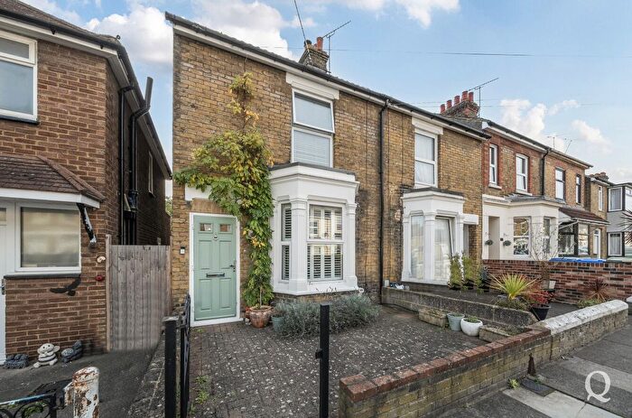 3 Bedroom End Of Terrace House For Sale In Rock Road, Sittingbourne, Kent, ME10