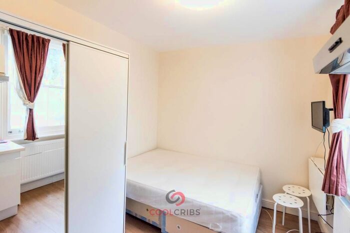 Studio To Rent In Blythe Road, Shepherds Bush, W14