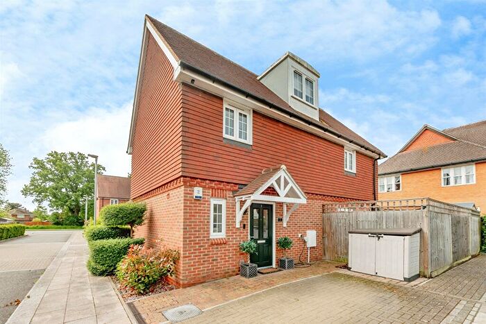 4 Bedroom Detached House For Sale In Littlefield Close, Horley, RH6