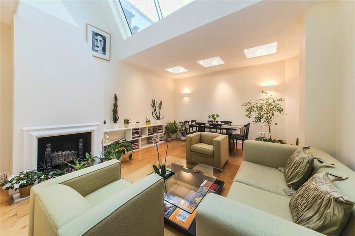 2 Bedroom Terraced House To Rent In Greencoat Place, Westminster, London, SW1P