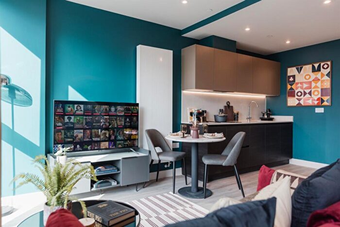 Apartment To Rent In Holland Street, Glasgow, G2