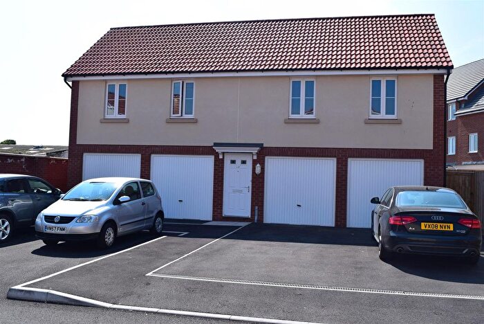 2 Bedroom Flat To Rent In Hazeley Close, Bridgwater, Somerset, TA6