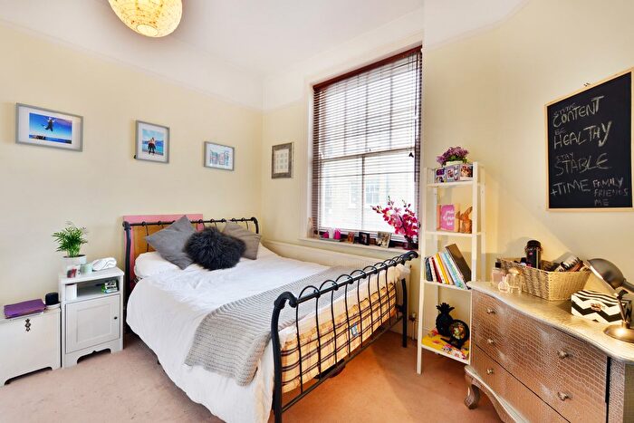 2 Bedroom Flat To Rent In Prince Of Wales Drive, London, SW11