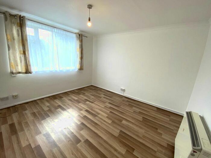 1 Bedroom Flat To Rent In North Holmes Road, Canterbury, CT1