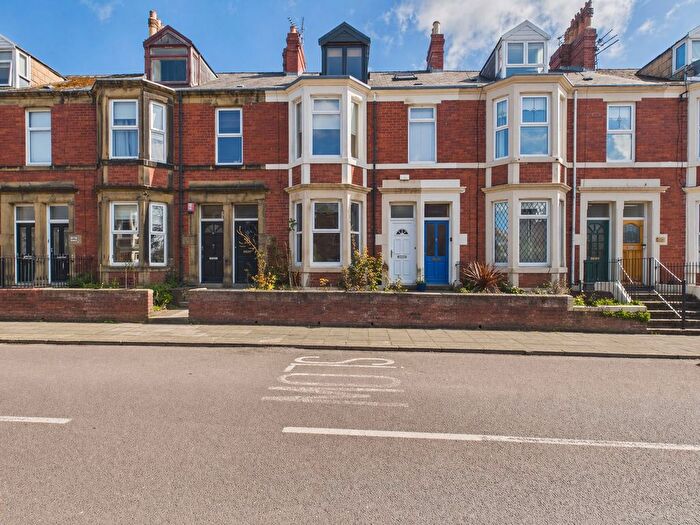 2 Bedroom Flat For Sale In Avenue Road, Gateshead, NE8