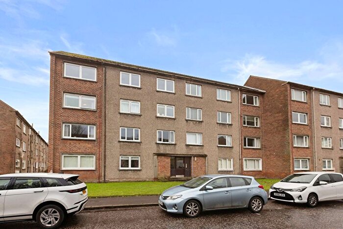 3 Bedroom Flat For Sale In Millburn Road, Renfrew, PA4