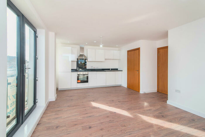 2 Bedroom Apartment To Rent In Festival Apartments, RG21