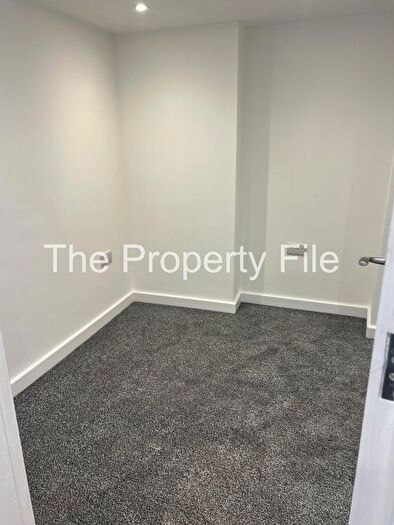 2 Bedroom Flat To Rent In Stretford Road, Urmston, M41