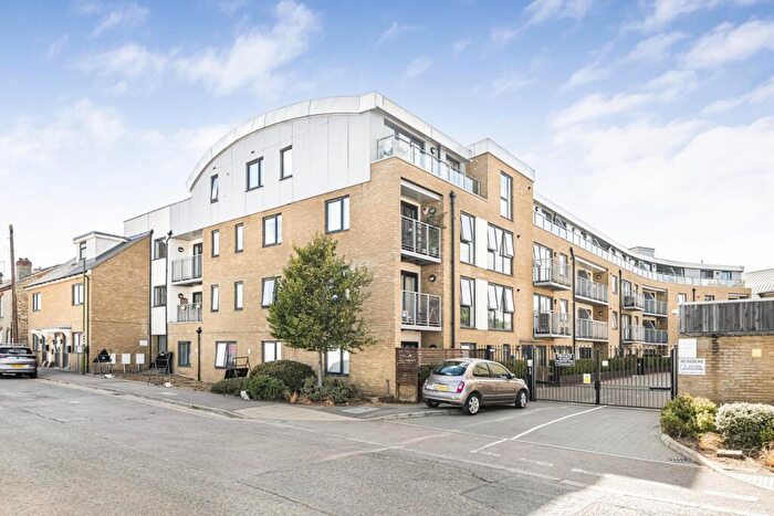 2 Bedroom Apartment For Sale In Smeaton Court, Hertford, Herts, SG13