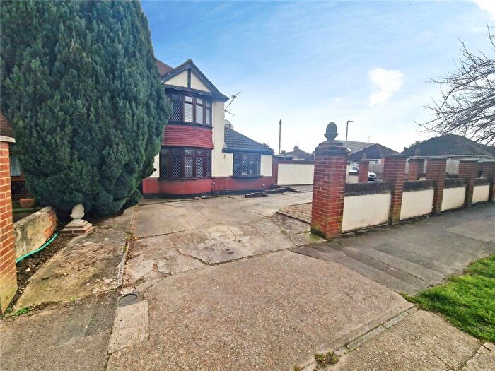 4 Bedroom Semi Detached House To Rent In City Way, Rochester, Kent, ME1