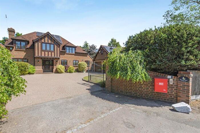 5 Bedroom Detached House For Sale In Headcorn Road, Sutton Valence, ME17