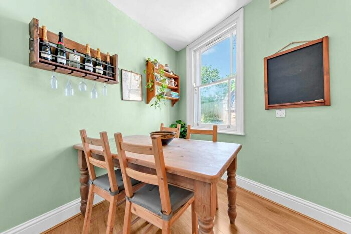 2 Bedroom Flat For Sale In Westcombe Hill, London, SE3