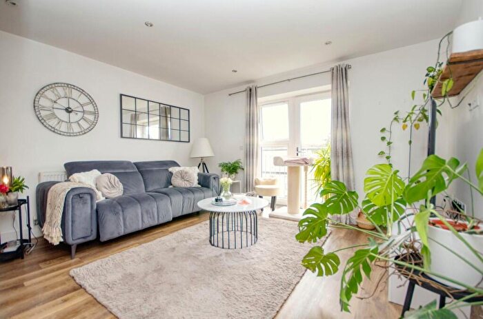 1 Bedroom Apartment For Sale In Castle Boulevard, Nottingham, NG7