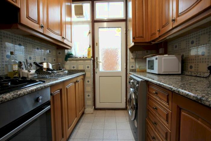 4 Bedroom Terraced House To Rent In Fishponds Road, London, SW17