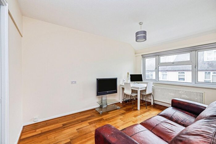 1 Bedroom Flat To Rent In Hazel Way, London, SE1