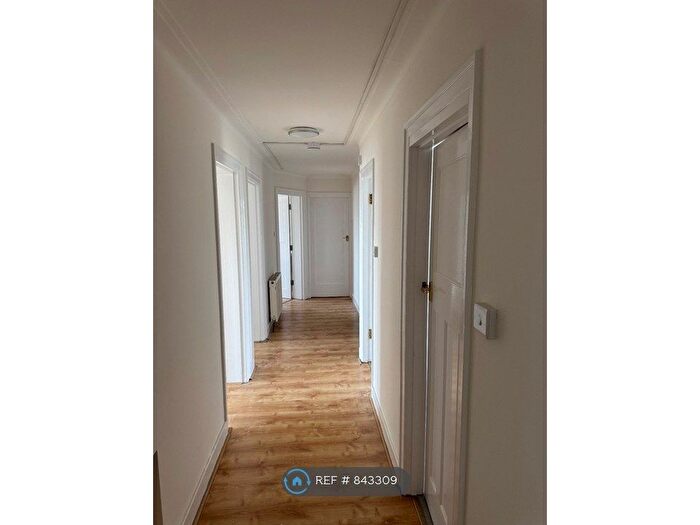 3 Bedroom Flat To Rent In Leigham Hall, London, SW16