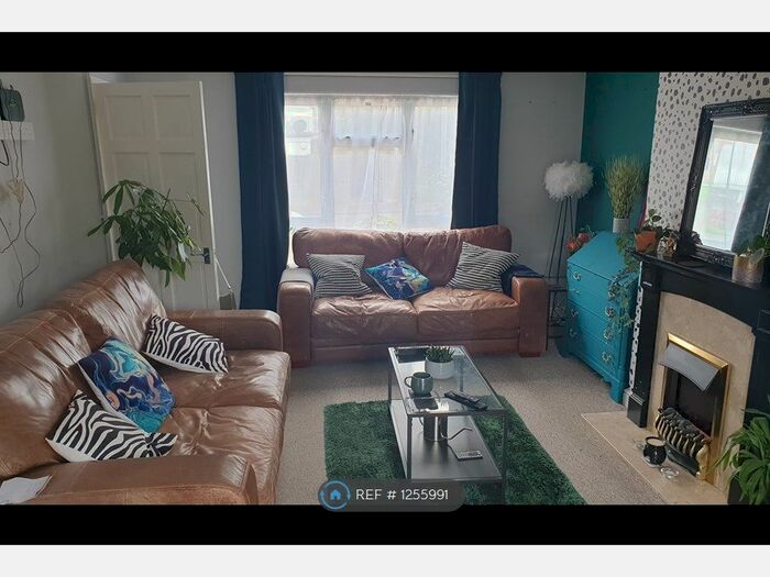 3 Bedroom Terraced House To Rent In College Road, Trowbridge, BA14