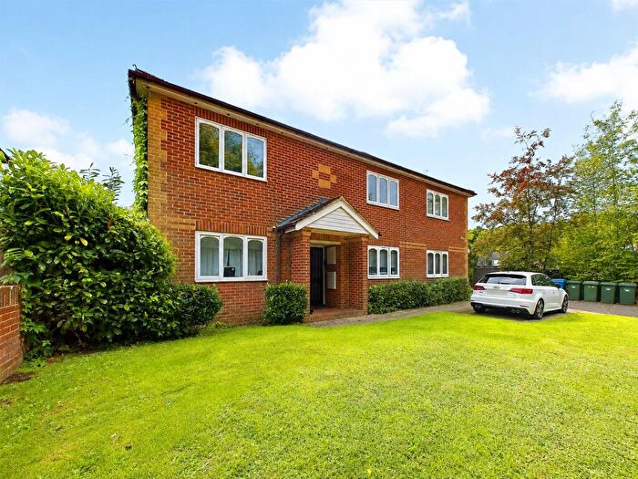 1 Bedroom Flat To Rent In Manuka Court, High Street, Sandhurst, Berkshire, GU47
