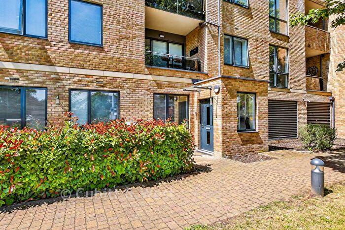 2 Bedroom Ground Maisonette For Sale In Russells Crescent, Horley, Surrey, RH6