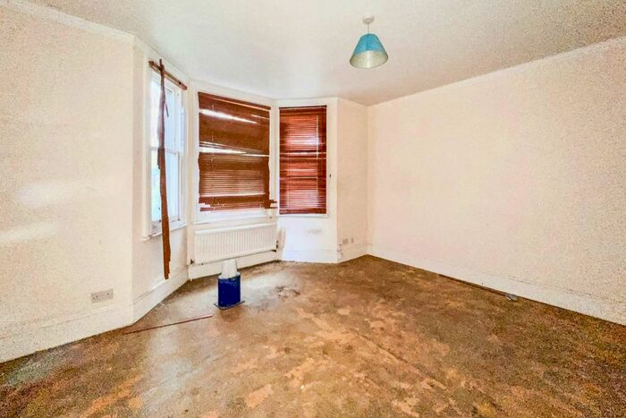 Studio For Sale In Flat, Woodstock Road, Croydon, CR0