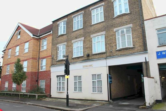 2 Bedroom Flat To Rent In Sweyne Avenue, Southend On Sea, Essex, SS2