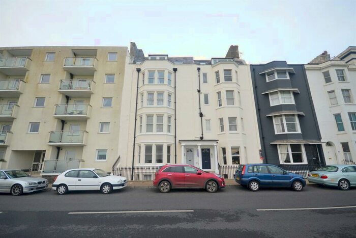 2 Bedroom Flat To Rent In South Terrace, Littlehampton, BN17