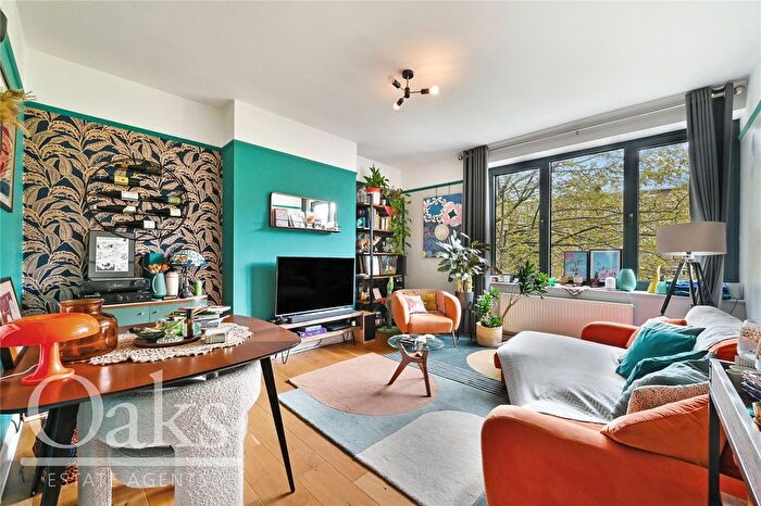 3 Bedroom Flat For Sale In Brixton Hill, Brixton, SW2