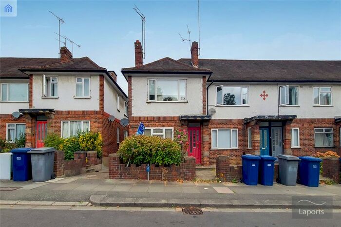 2 Bedroom Flat To Rent In Squires Court, Abingdon Road, London, Greater London, N3