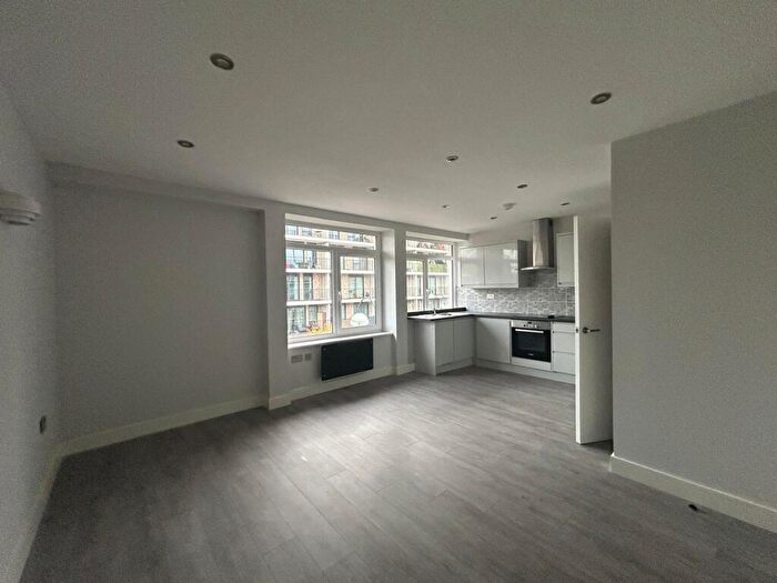 2 Bedroom Apartment To Rent In The Broadway, Crawley, RH10