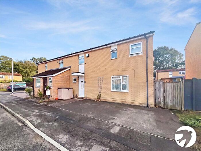 3 Bedroom Semi Detached House For Sale In Barnwood Close, Rochester, Kent, ME1