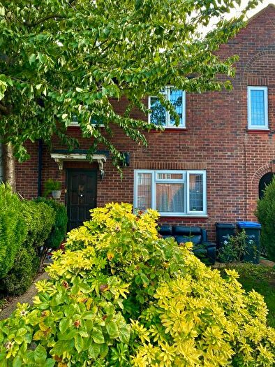 1 Bedroom Terraced House To Rent In Barclay Road, Edmonton, N18