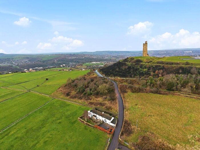 4 Bedroom Detached House For Sale In - Lumb Lane, Almondbury, Huddersfield, HD4