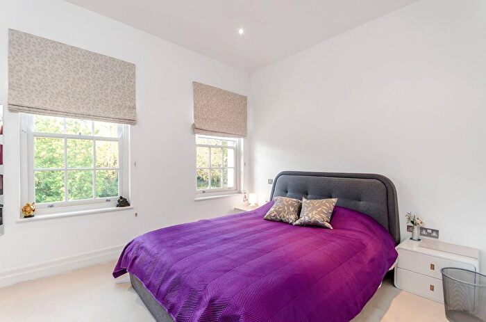 3 Bedroom Flat To Rent In Wimbledon Park Side, Wimbledon Common, London, SW19