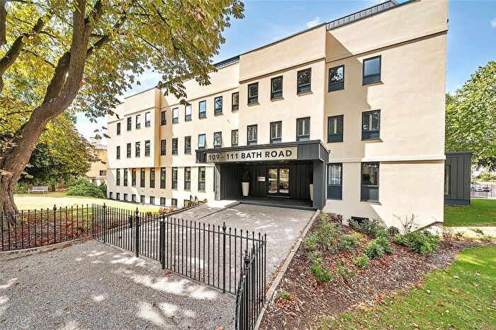 2 Bedroom Apartment For Sale In Last Second Floor Apartment, - Bath Road, Cheltenham, Gloucestershire, GL53