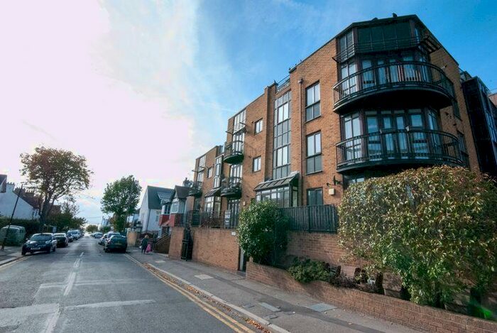 1 Bedroom Flat To Rent In Leigh Cliff Road, Leigh-On-Sea, SS9