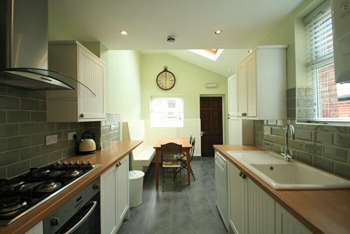 7 Bedroom Terraced House To Rent In Douglas Road, Nottingham, NG7