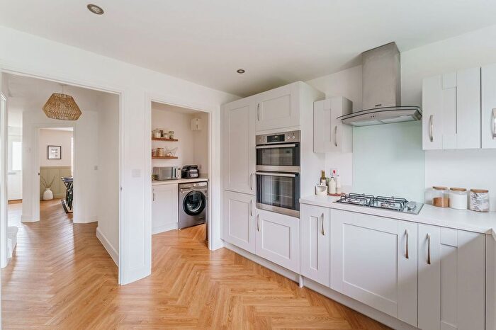 4 Bedroom Detached House For Sale In Bay Street, Thorpe Willoughby, YO8