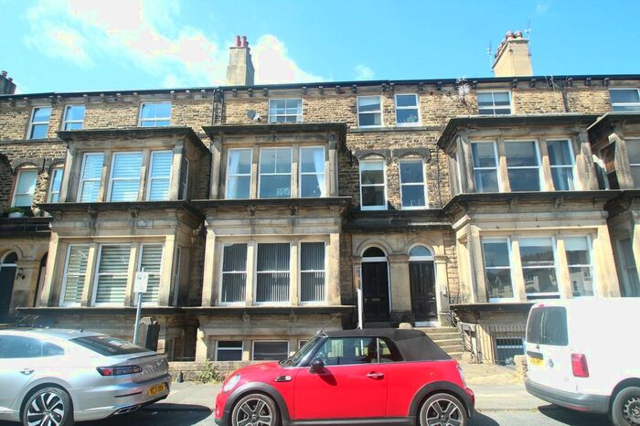 2 Bedroom Flat To Rent In Park View, Harrogate, North Yorkshire, HG1