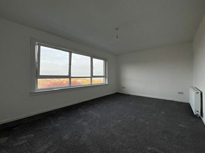 3 Bedroom Flat To Rent In Larkfield Road, Gourock, PA19