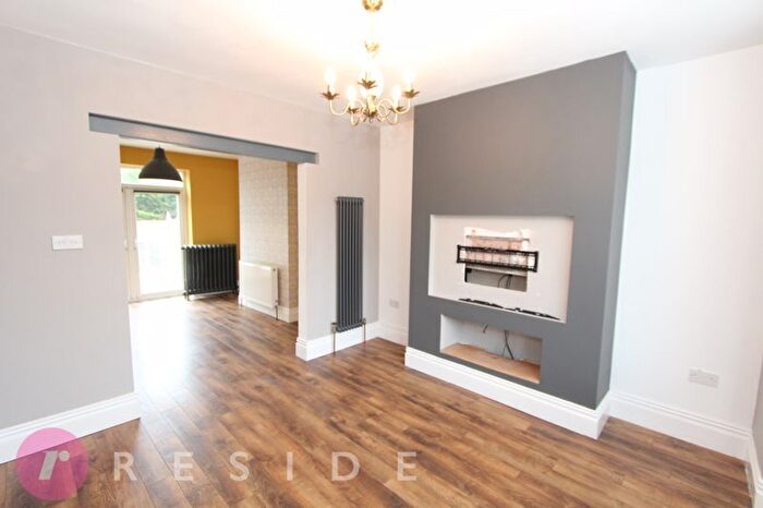 3 Bedroom Semi-Detached House For Sale In Baytree Lane, Middleton, Manchester, M24