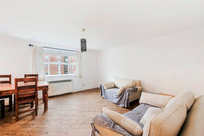 2 Bedroom Flat To Rent In Lisle Close, Heritage Park, London, SW17