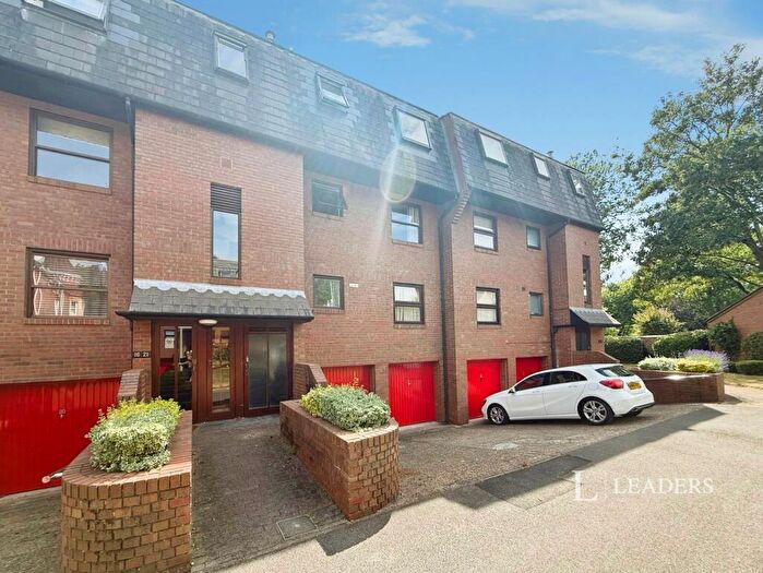 2 Bedroom Flat To Rent In New Hunting Court, Thorpe Road, PE3