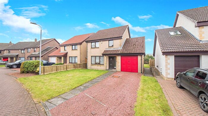 3 Bedroom Detached House For Sale In Sandpiper Road, Lochwinnoch, Renfrewshire, PA12