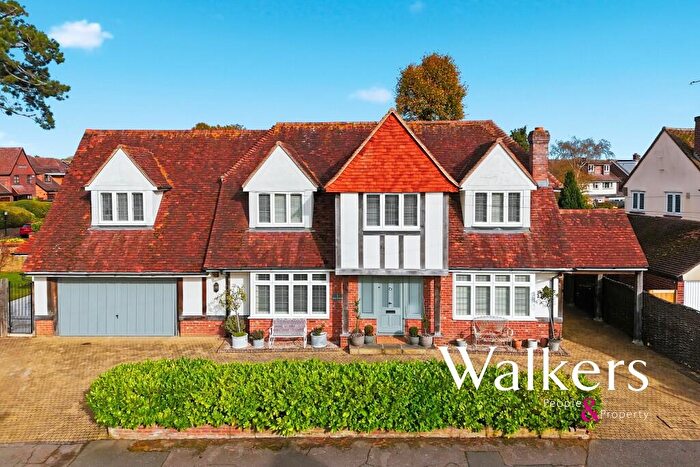 5 Bedroom Detached House For Sale In Pine Drive, Ingatestone, CM4