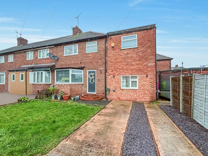 5 Bedroom Semi Detached House For Sale In Felstead Road, Nottingham, Nottinghamshire, NG8