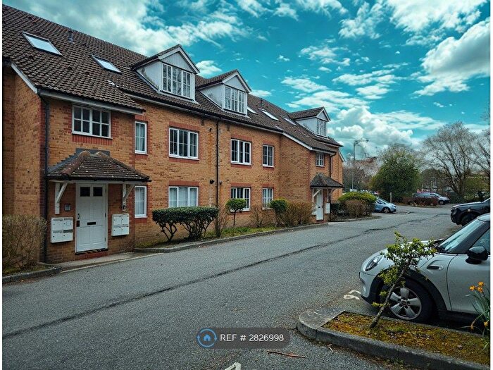 1 Bedroom Flat To Rent In Cedar House, Whyteleafe, CR3