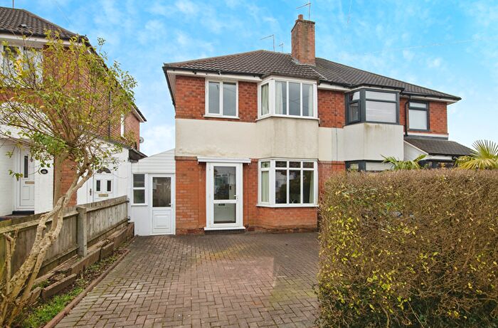3 Bedroom Semi-Detached House To Rent In Worlds End Avenue, B32