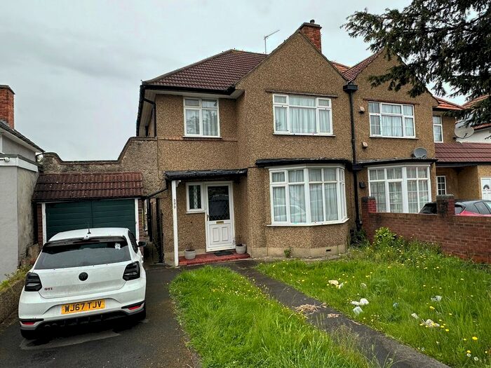 5 Bedroom Semi-Detached House To Rent In Hanworth Road, Hounslow, TW4