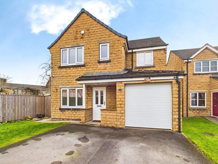 4 Bedroom Detached House For Sale In Tulyar Court, Bingley, BD16
