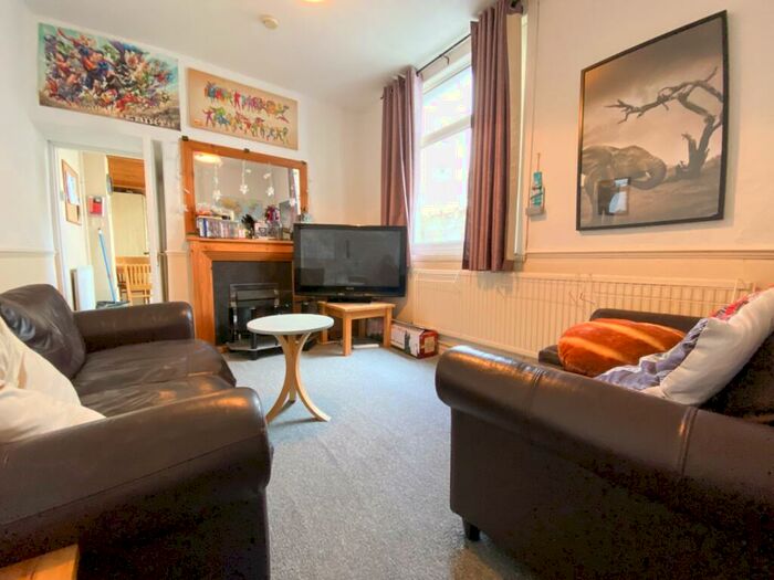 5 Bedroom Terraced House To Rent In Lisvane Street, Cathays, CF24